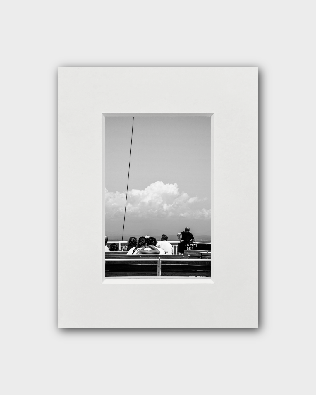 Fotografie in schwarz weiß, Blick auf Menschen auf der Fähre Elba- Anna Fiederling